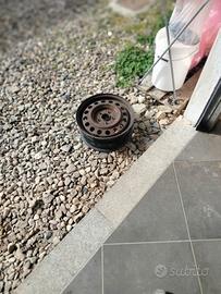 2 gomme e 4 cerchi in ferro Fiat