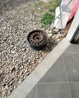 2 gomme e 4 cerchi in ferro Fiat