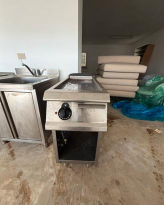 Attrezzatura inox professionale per ristorazione