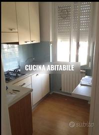 OSTIA BILOCALE PARZiALMENTE ARREDATO CON BALCONE