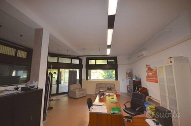 Immobile di 130 m² con 2 locali a Zola Predosa
