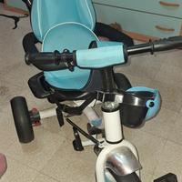 triciclo e passeggino