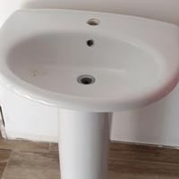 Lavabo a colonna con miscelatore 