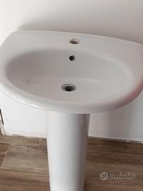 Lavabo a colonna con miscelatore 