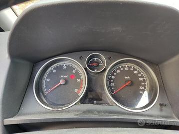 Quadro strumenti OPEL ZAFIRA 1910cc CDI del 2007