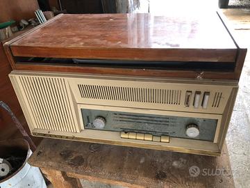 Vecchia tadio giradischi