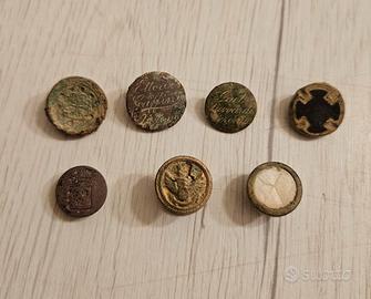 Lotto di 8 bottoni rari vintage da collezione