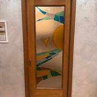 Porte con vetro colorato e porta cieca scorrevoli