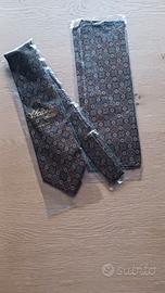 Cravatta e fazzoletto da taschino in seta