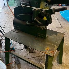 Taglierina manuale per lamiera