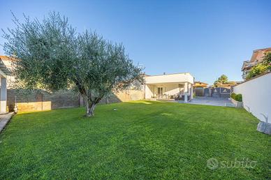 PORZIONE DI TRIFAMILIARE A ROMA