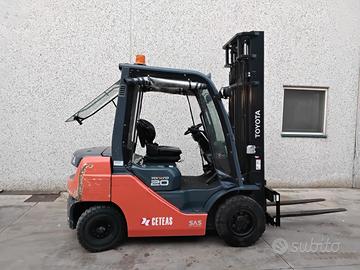 Carrello elevatore diesel marca Toyota 2000kg