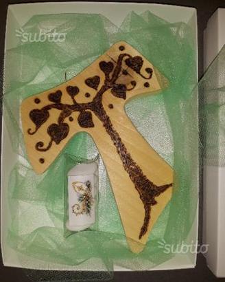 Croce Tao in legno completamente fatta a mano