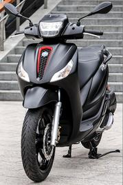 Medley 125 S nero opaco 