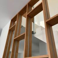 Divisorio in rovere con scasso led