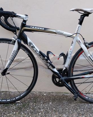 bici da corsa in carbonio