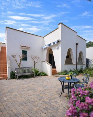 Villa con giardino e terrazzo a 300 metri dal mare
