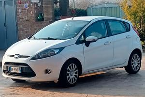 auto ford fiesta