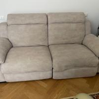 Divano a 2 posti relax elettrico.
