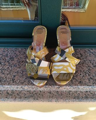 Sandali zoccoli Versace Jeans barocchi con tacco