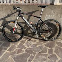 Mountain Bike Carraro in carbonio