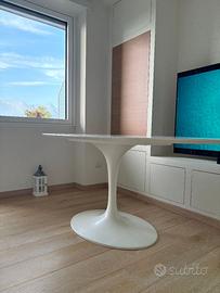 TAVOLO TULIP OVALE Laminato liquido