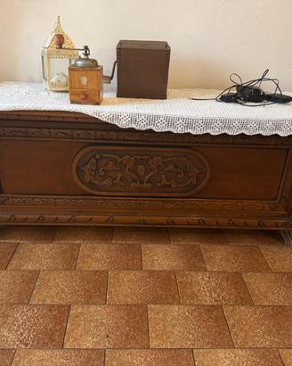 Cassapanca in legno