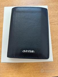 Portafoglio Calvin Klein uomo in cuoio nero usato
