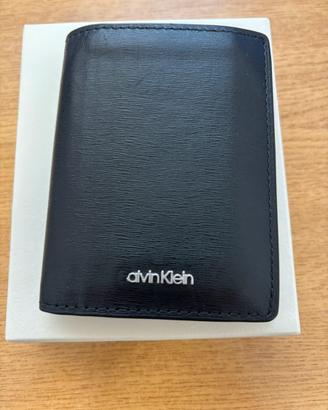 Portafoglio Calvin Klein uomo in cuoio nero usato