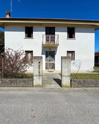 VILLA SINGOLA A RIVIGNANO TEOR