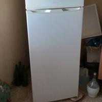 Frigorifero di marca SMEG