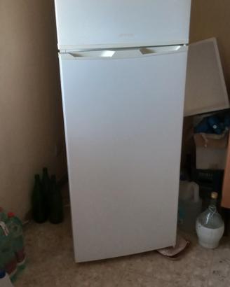 Frigorifero di marca SMEG