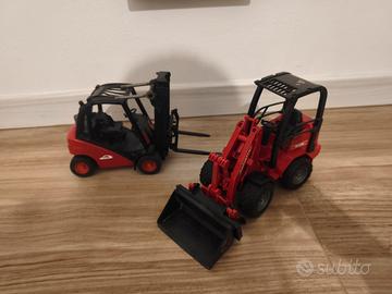 Veicoli Bruder :carrello elevatore e pala agricola