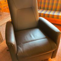 Poltrona con schienale reclinabile