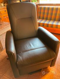 Poltrona con schienale reclinabile