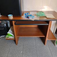 scrivania porta pc