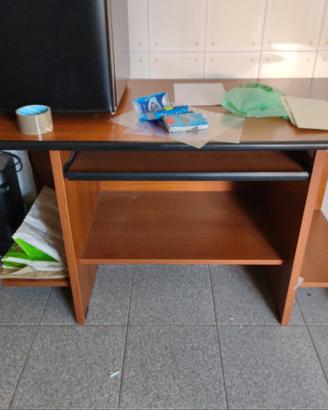 scrivania porta pc