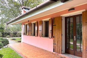 Villa singola su un piano con giardino di 4000 mq