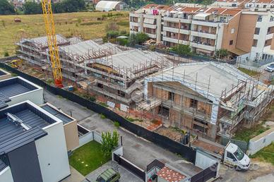 PORZIONE DI BIFAMILIARE A ROMA