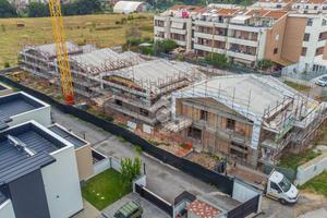 PORZIONE DI BIFAMILIARE A ROMA