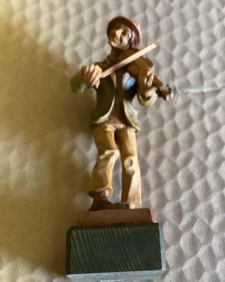 ANRI statuina violinista