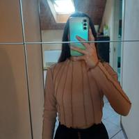 Top a maniche lunghe 