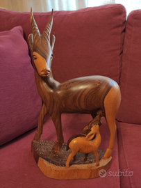 Soprammobile in legno intagliato artigianalmente