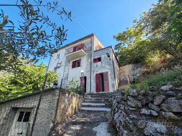 Villa di 1811 m² con 4 locali a Maierà