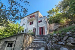 Villa di 1811 m² con 4 locali a Maierà