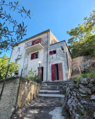 Villa di 1811 m² con 4 locali a Maierà