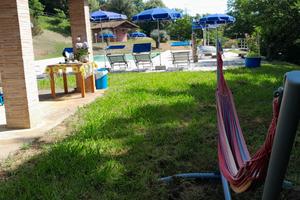 In campagna con piscina