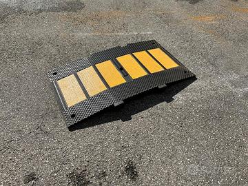 Dosso rallentatore stradale lim.vel. 40km/h