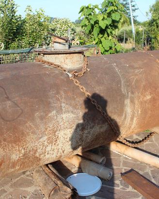 cisterna di ferro per gasolio o acqua