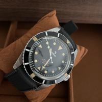 Splendido Yema Pearldiver come nuovo